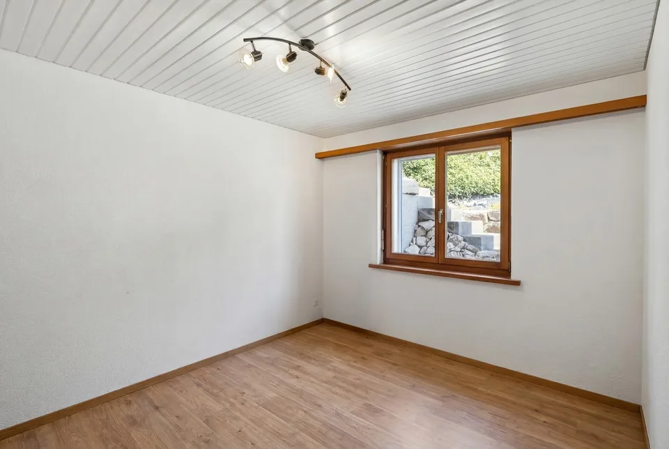 MEHRFAMILIENHAUS MIT ZÜRICHSEE-PANORAMA UND WERTSTEIGERUNGSPOTENZIAL – Foto 9 von 13