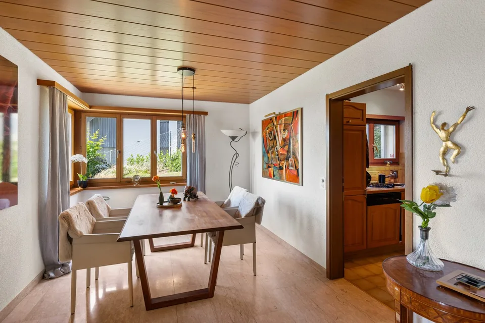 MEHRFAMILIENHAUS MIT ZÜRICHSEE-PANORAMA UND WERTSTEIGERUNGSPOTENZIAL – Foto 6 von 13