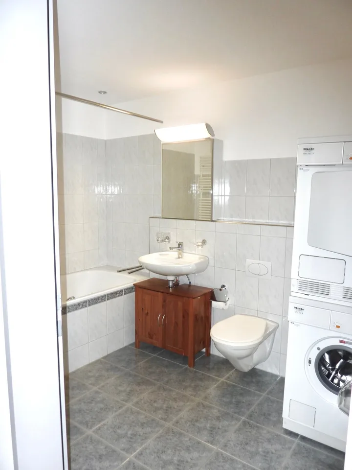 2.5 Zimmer-WHG im 2. OG - eigene Waschmaschine
