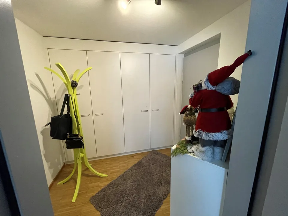 PRAKTISCHE WOHNUNG