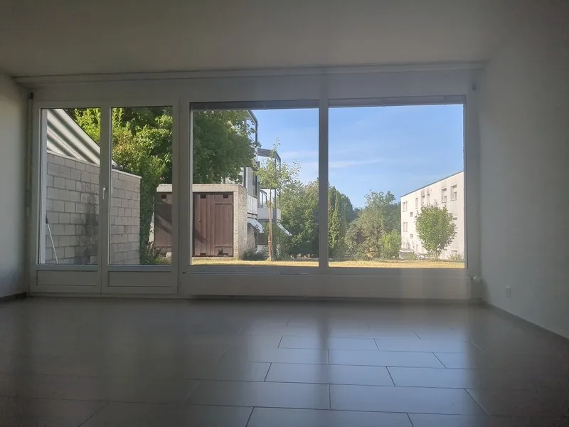 Row house with garden, garage, and hobby room