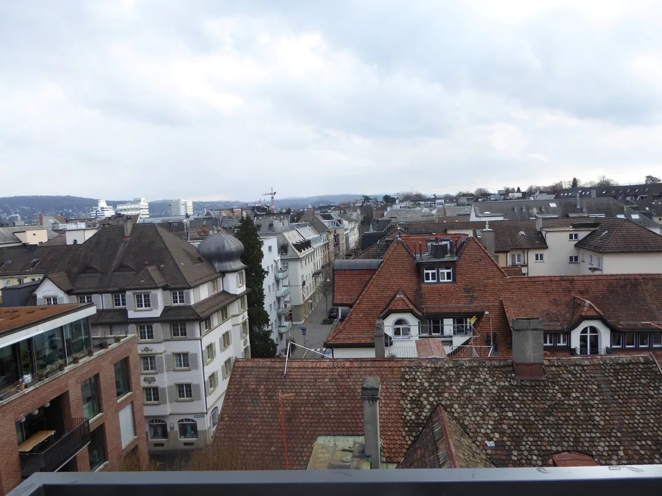 Maisonette en mansarde charmante avec terrasse sur le toit et vue sur les Alpes – photo 16 sur 17