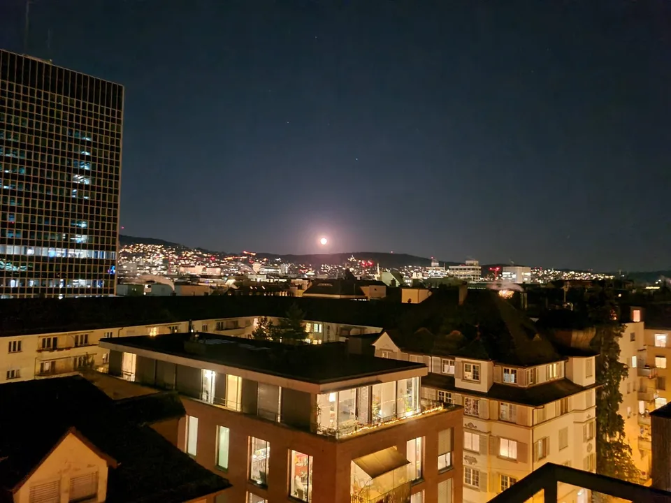 Maisonette en mansarde charmante avec terrasse sur le toit et vue sur les Alpes – photo 15 sur 17