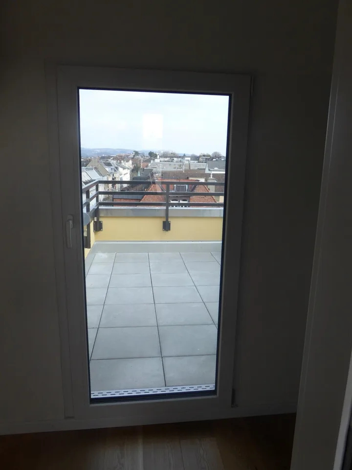 Maisonette en mansarde charmante avec terrasse sur le toit et vue sur les Alpes – photo 13 sur 17