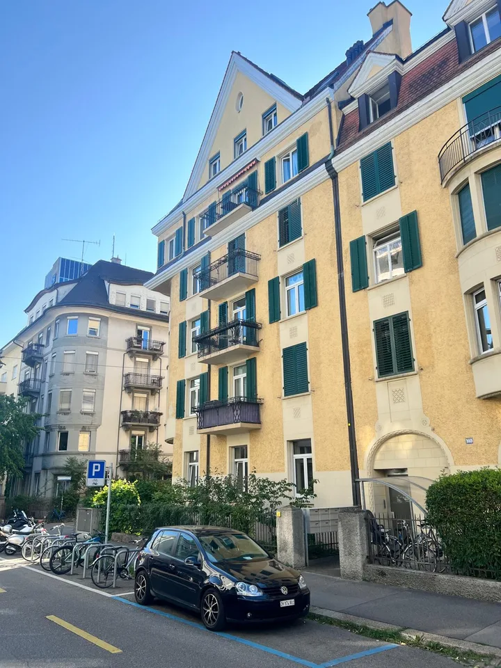 Maisonette en mansarde charmante avec terrasse sur le toit et vue sur les Alpes – photo 2 sur 17