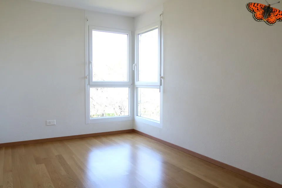 4 ½ PIECES - Residential area!