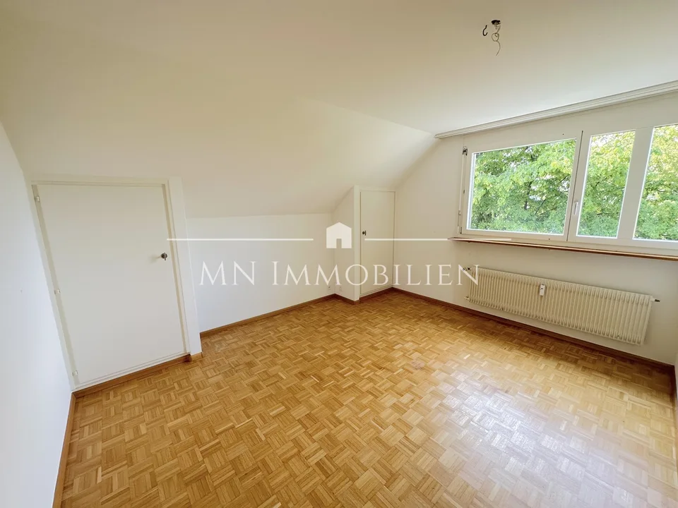 Wunderschöne und helle 4.5 Zimmer-Dachwohnung im Herzen von Arlesheim