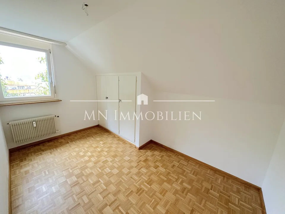Wunderschöne und helle 4.5 Zimmer-Dachwohnung im Herzen von Arlesheim