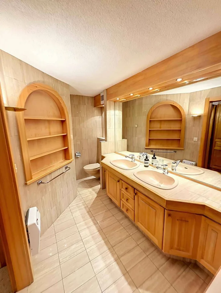 Beautiful 3-bedroom duplex apartment