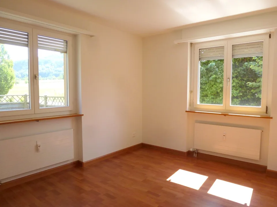 Appartement 4,5 pièces avec espace de séjour ensoleillé et cuisine neuve