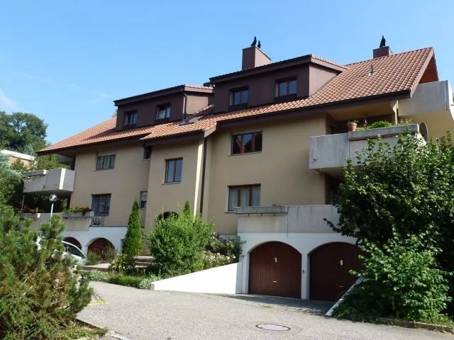 Appartement 4,5 pièces avec espace de séjour ensoleillé et cuisine neuve