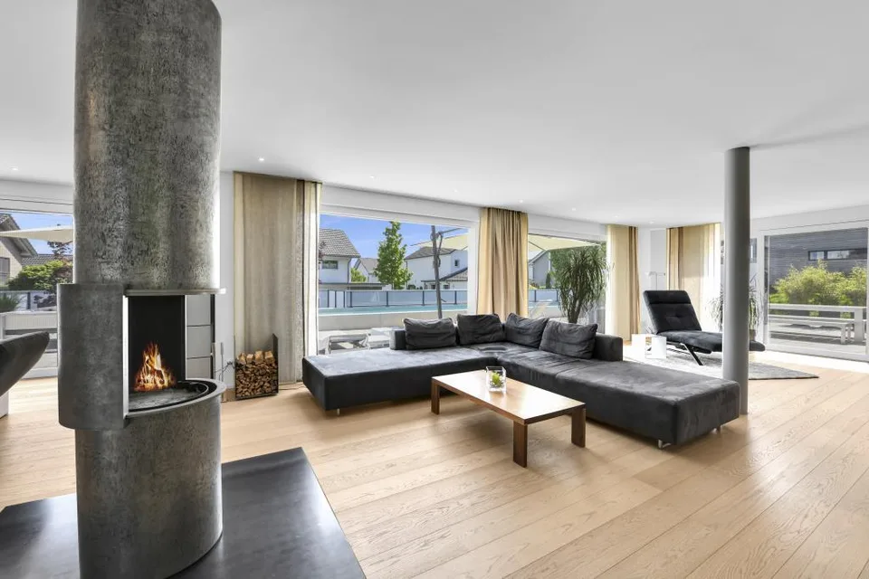 Villa moderne de 6,5 pièces avec piscine extérieure – photo 2 sur 5
