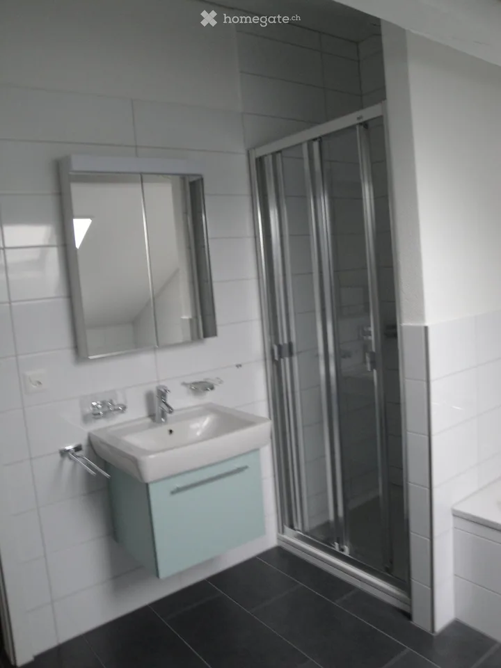 Charmante 3.5-Zimmer-Dachwohnung mit Balkon in Mühlau