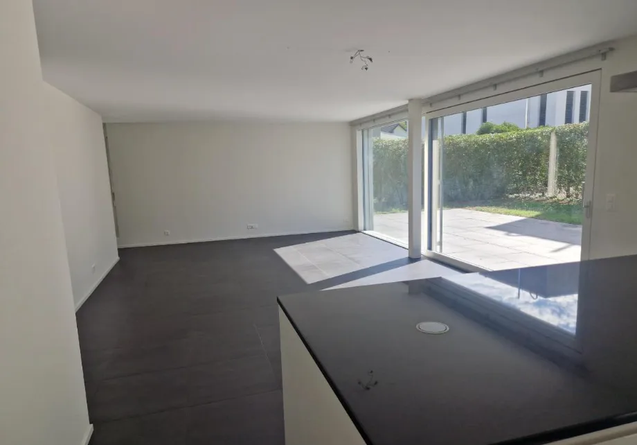 Helle 5.5-Zimmer-Wohnung mit Balkon in Pratteln – sofort verfügbar!
