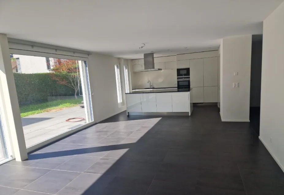 Helle 5.5-Zimmer-Wohnung mit Balkon in Pratteln – sofort verfügbar!