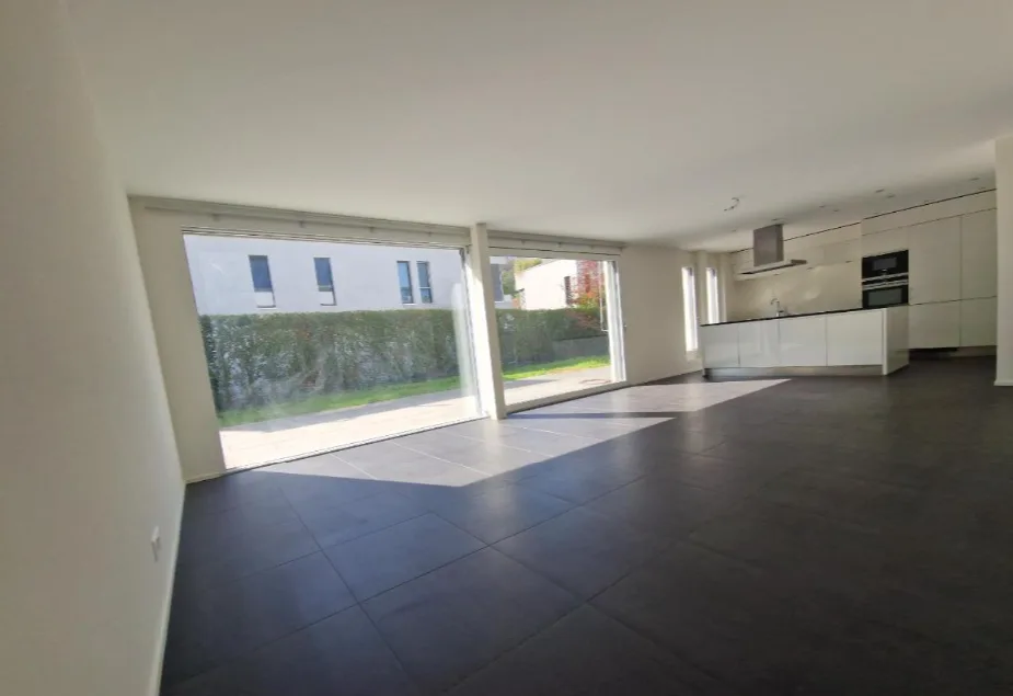 Helle 5.5-Zimmer-Wohnung mit Balkon in Pratteln – sofort verfügbar!
