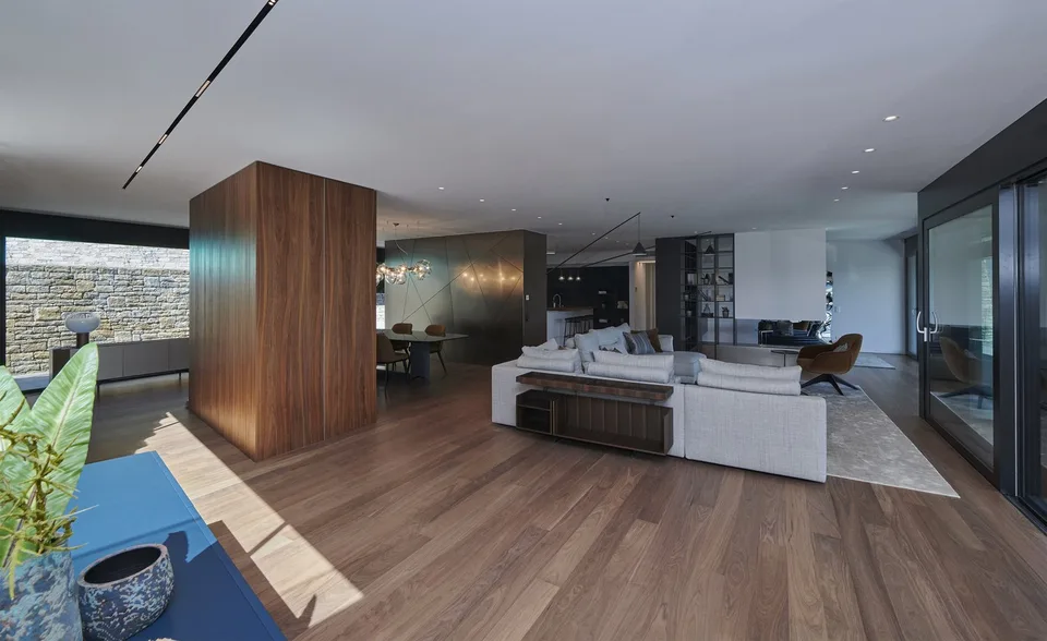 Einzigartige 6,5 Zimmer Attikawohnung mit grosser Dachterrasse, Whirpool und eigenem Pool – Foto 7 von 12