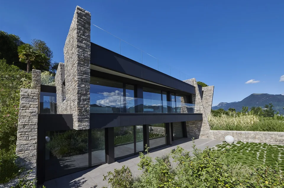 LIBELLULA RESIDENCE: Stupendo appartamento con enorme giardino e vista lago – Foto 12 von 16
