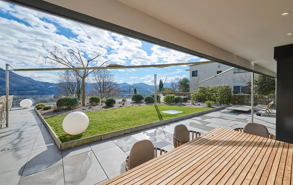 LIBELLULA RESIDENCE: Stupendo appartamento con enorme giardino e vista lago – Foto 11 von 16