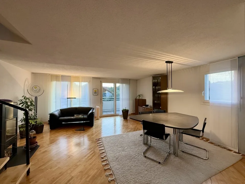 Vivere spaziosamente con vista sulle montagne - Maisonette di 5,5 locali a Römerswil – foto 4 di 16