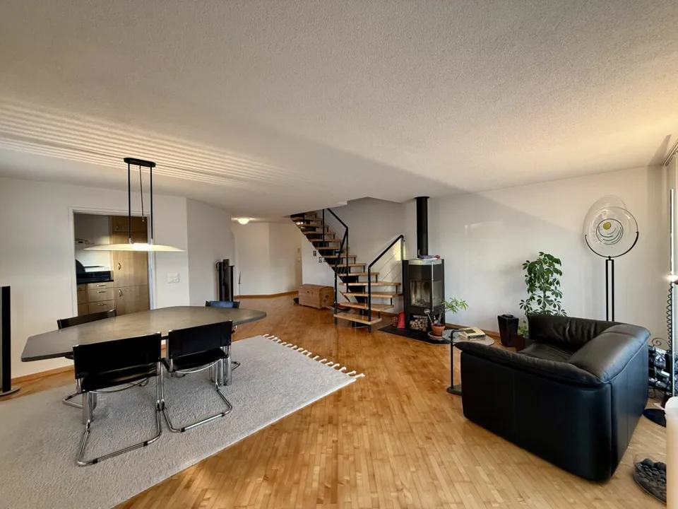 Vivere spaziosamente con vista sulle montagne - Maisonette di 5,5 locali a Römerswil – foto 3 di 16