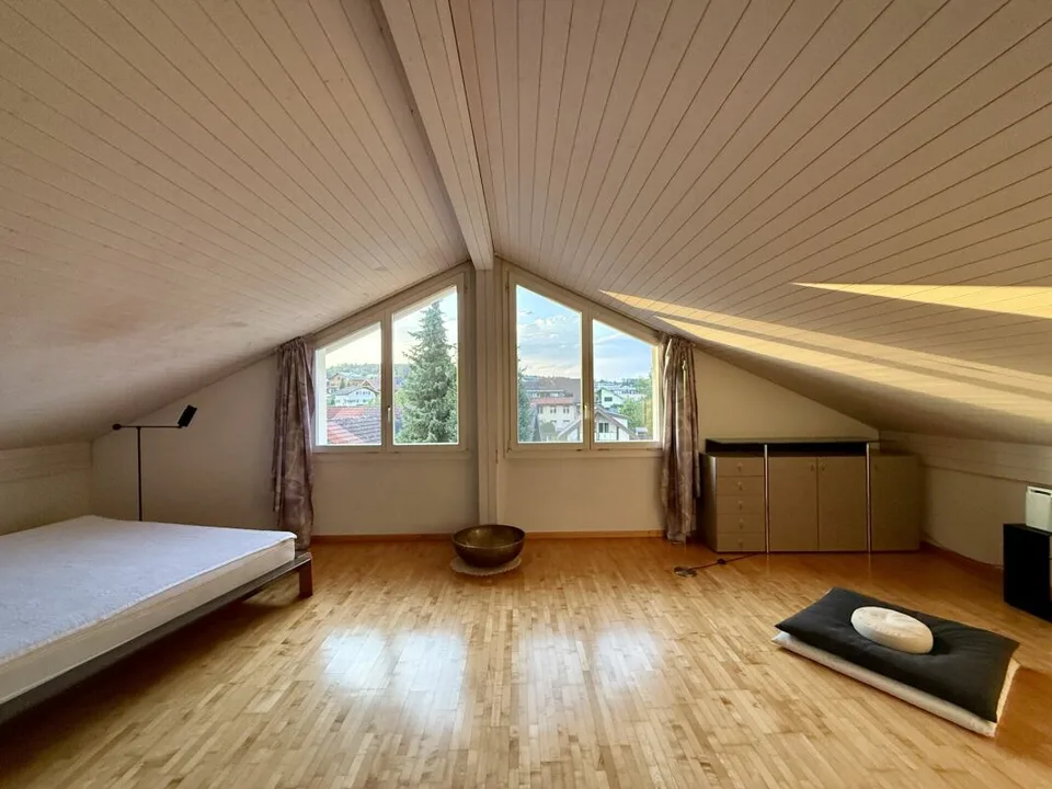 Vivere spaziosamente con vista sulle montagne - Maisonette di 5,5 locali a Römerswil – foto 13 di 16