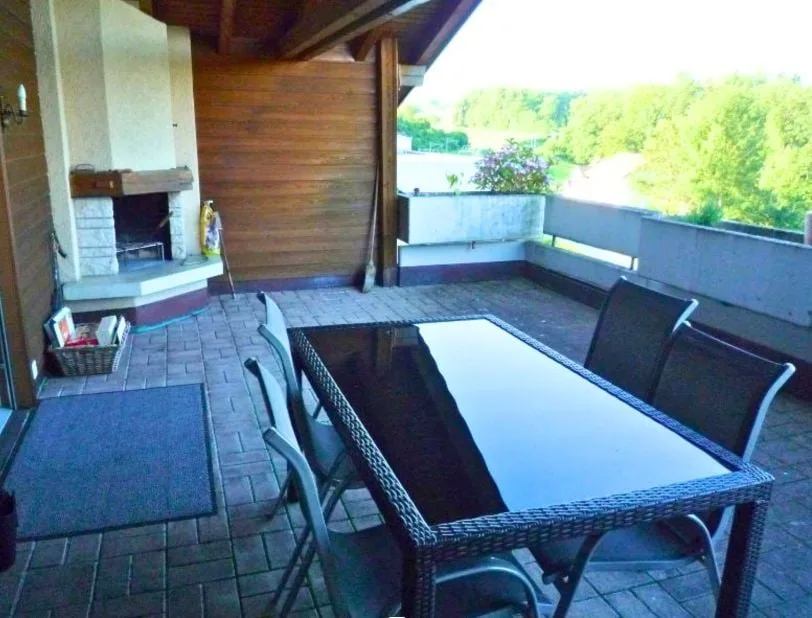 2.5 Zi.-Dachwohnung mit grosser Terrasse