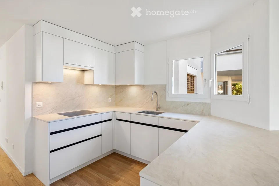 Erstbezug nach Totalsanierung – 4.5-Zimmer-Wohnung mit See- und Alpensicht