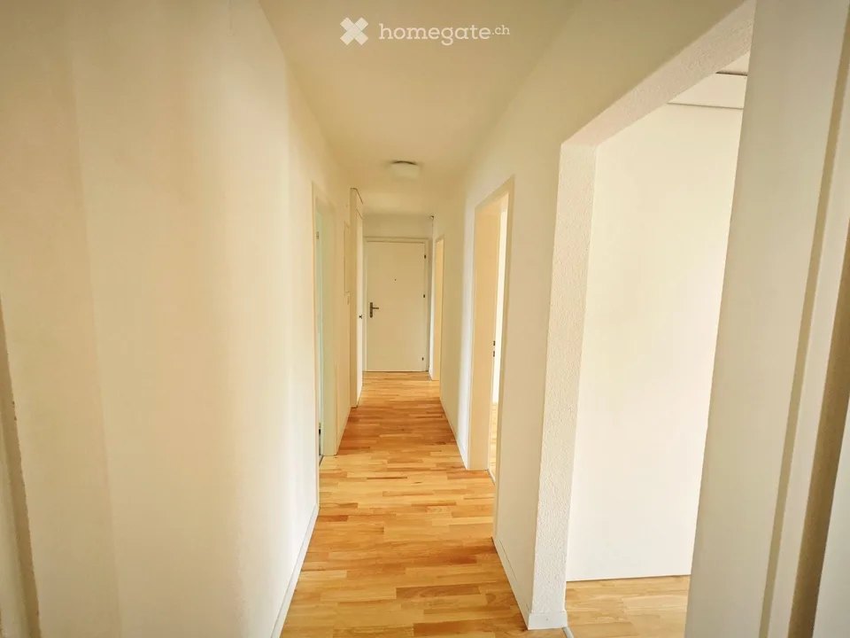 Freshly renovated 4.5-room apartment with large balcony in Wettingen