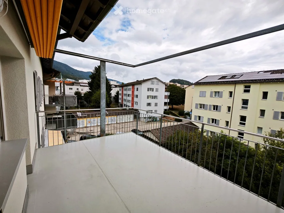 Freshly renovated 4.5-room apartment with large balcony in Wettingen