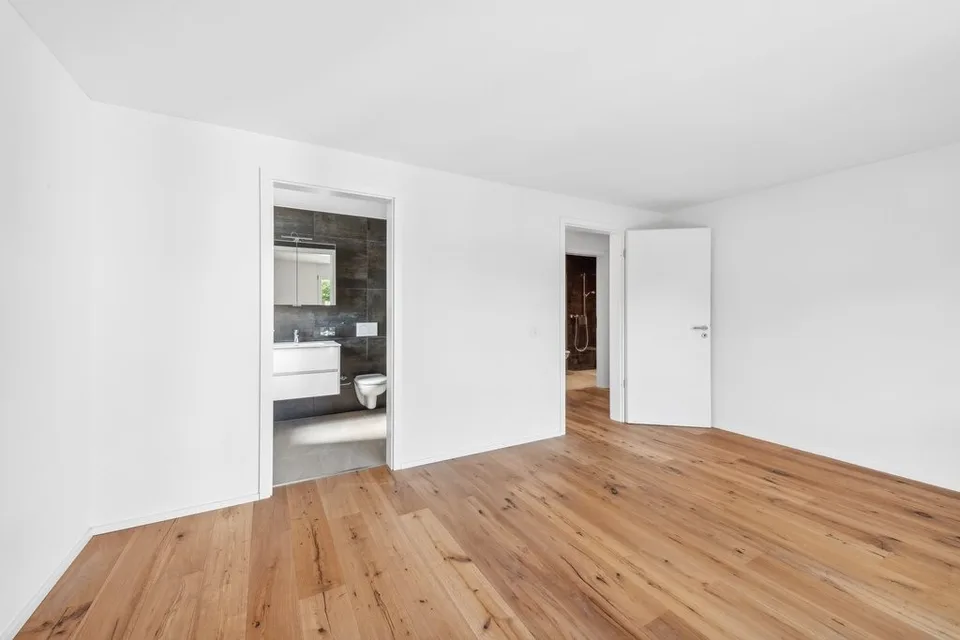 Helle 3.5 Zimmer Wohnung im 1. OG mit toller Aussicht! - Leuggern