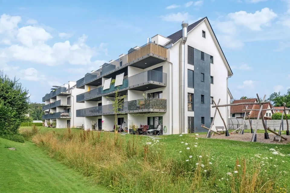 Helle 3.5 Zimmer Wohnung im 1. OG mit toller Aussicht! - Leuggern