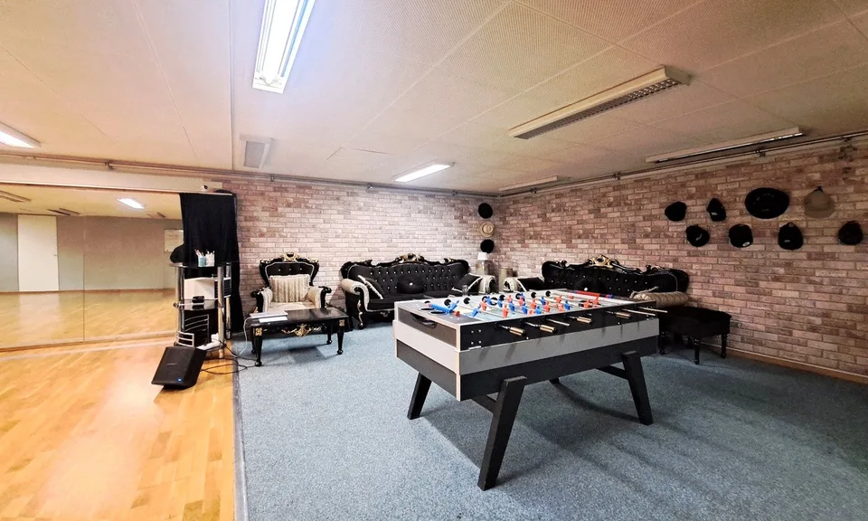 142 m² Studio für Tanz, Sport oder Musik – Foto 3 von 10