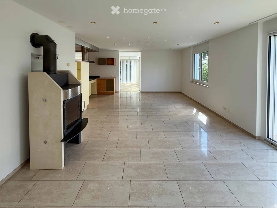 Appartamento di giardino esclusivo 4.5 locali con quattro posti auto, camino e sauna – foto 3 di 20