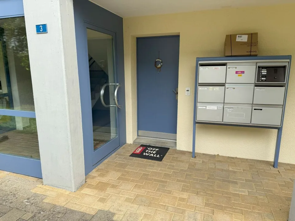 Appartamento mansardato di 5,5 locali con circa 140 m2 di superficie abitabile, più un balcone coperto e un piano sottotetto sviluppabile con finestra, soleggiato con una vista lontana attraente e una propria lavanderia e stireria – foto 4 di 21