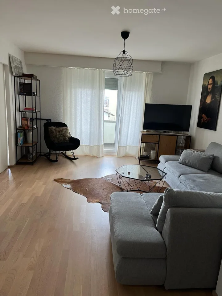 Helles 4,5-Zimmer-Wohnung möbliert – Foto 2 von 5