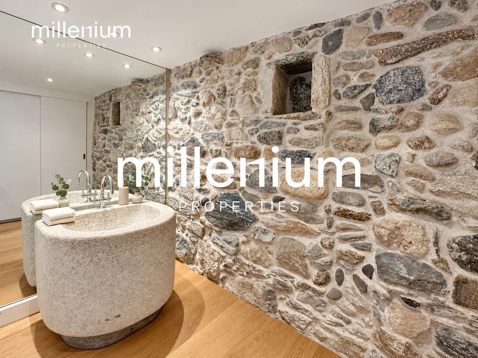 Exceptional 18th-Century Property with Indoor Swimming Pool, Wellness