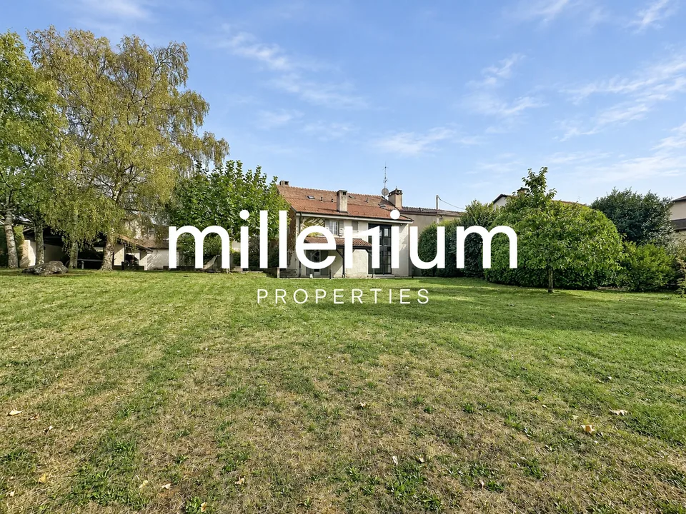 Exceptional 18th-Century Property with Indoor Swimming Pool, Wellness