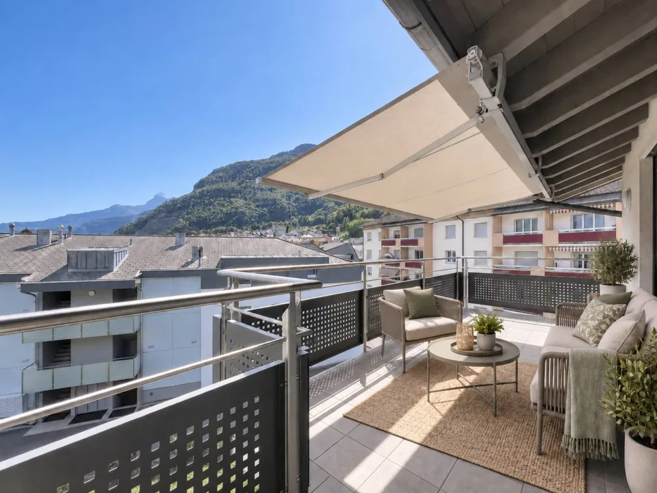 Dachwohnung mit 4,5 Zimmern und Bergblick – Foto 6 von 11