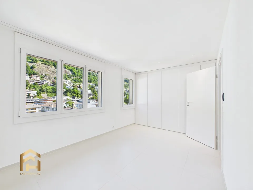 4.5-Room Penthouse Apartment Above the Roofs of Naters – photo 8 of 13