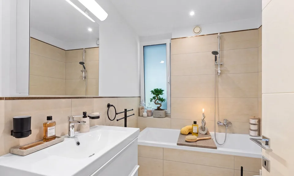 Großzügige 4.5-Zimmer-Wohnung mit Seeblick im Grünen in Carona – Foto 8 von 9