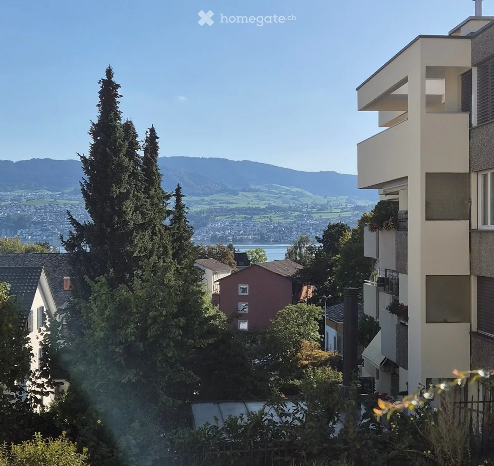 Appartamento luminoso 4.5 locali nel centro di Stäfa con vista lago e montagna