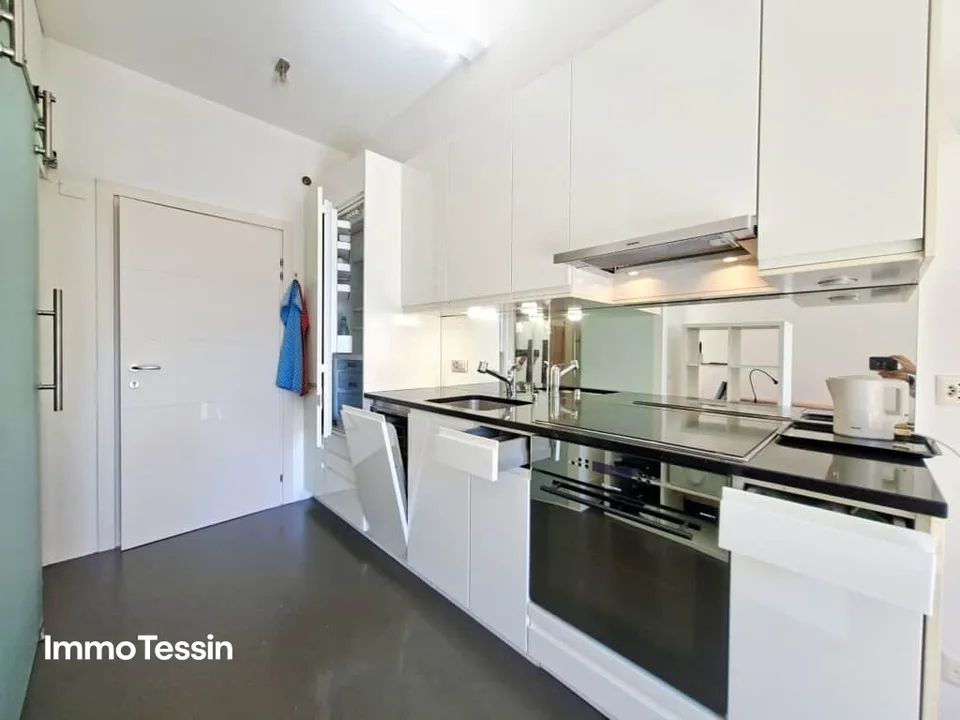 Prix Top & Résidence Secondaire : Appartement de Vacances Rénové dans un Emplacement Idéal avec Vue sur le Lac et à Proximité de la Promenade de Locarno – photo 11 sur 13