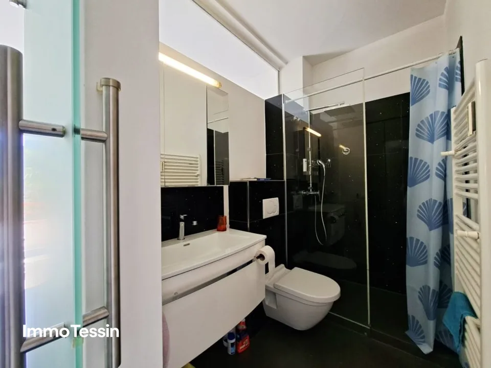 Prix Top & Résidence Secondaire : Appartement de Vacances Rénové dans un Emplacement Idéal avec Vue sur le Lac et à Proximité de la Promenade de Locarno – photo 10 sur 13