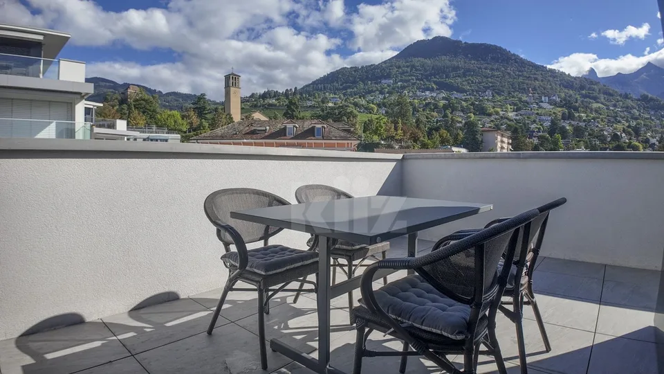 Prachtiges Dachgeschoss mit großer Terrasse und Blick auf den See – Foto 6 von 13