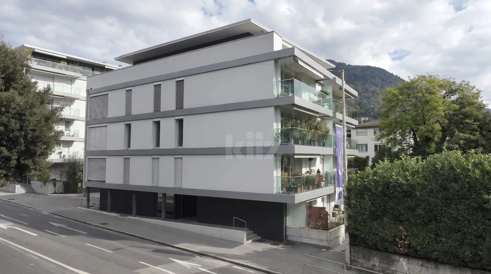 Prachtiges Dachgeschoss mit großer Terrasse und Blick auf den See – Foto 12 von 13