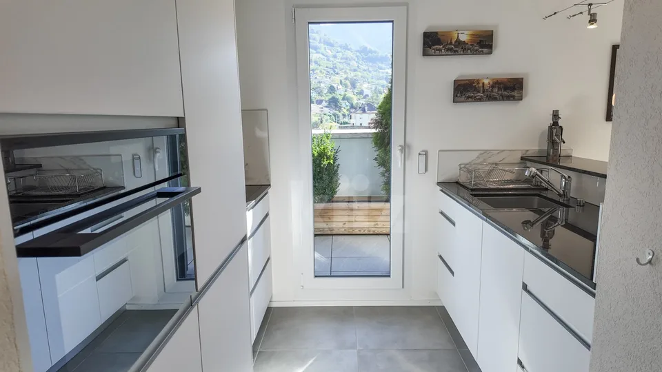Prachtiges Dachgeschoss mit großer Terrasse und Blick auf den See – Foto 7 von 13