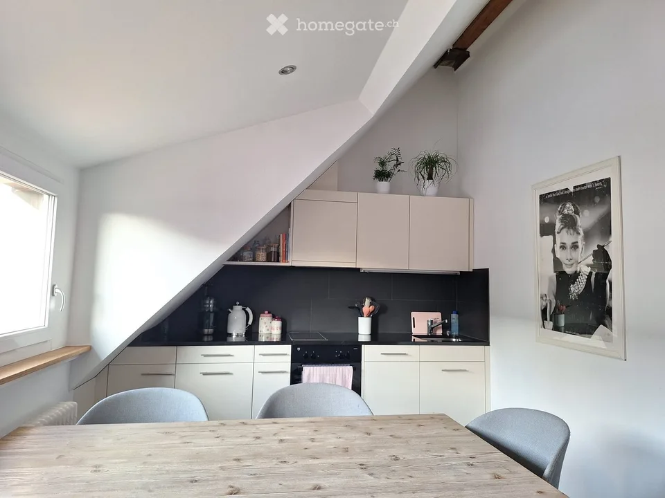 Wunderschöne 2.5-Zimmer-Dachwohnung im Herzen von Dietikon