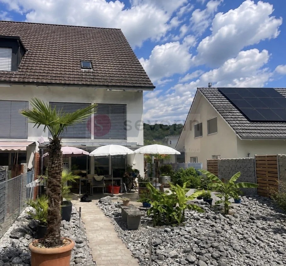 HÜNTWANGEN-5 MIN. DE RAFZ: - 5.5 PIÈCES- MAISON MITOYENNE AVEC GARAGE-150M2 – photo 2 sur 11