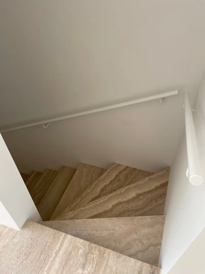 GRONO AFFITTASI/VENDESI ULTIMA CASA A SCHIERA DI STANDARD SUPERIORE
